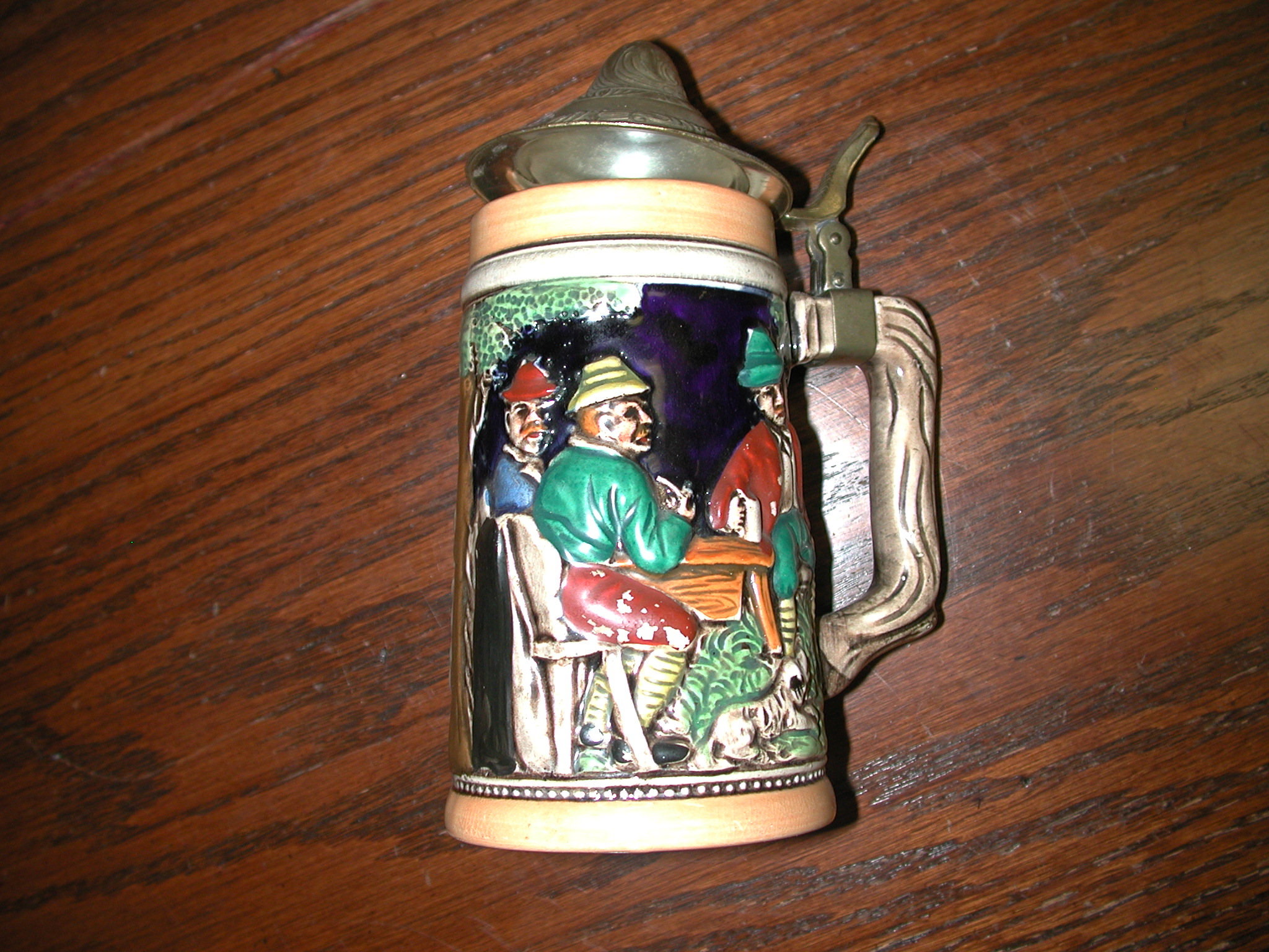 Heidelberg Schloss Castle men relaxing crossed arrows logo 6 3/4" high with Lid