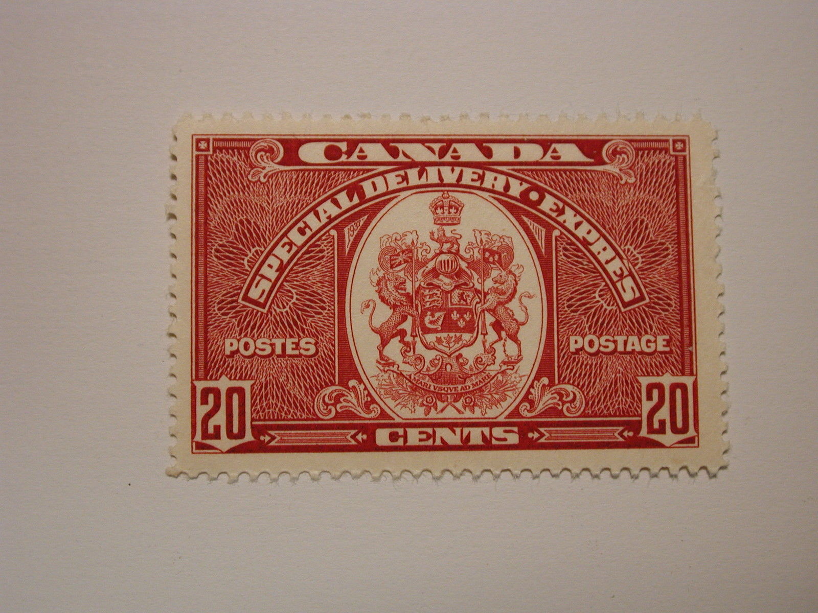 Canada Scott #E8 20 Cent Special Delivery 1938 Coat Of Arms Never Hinged