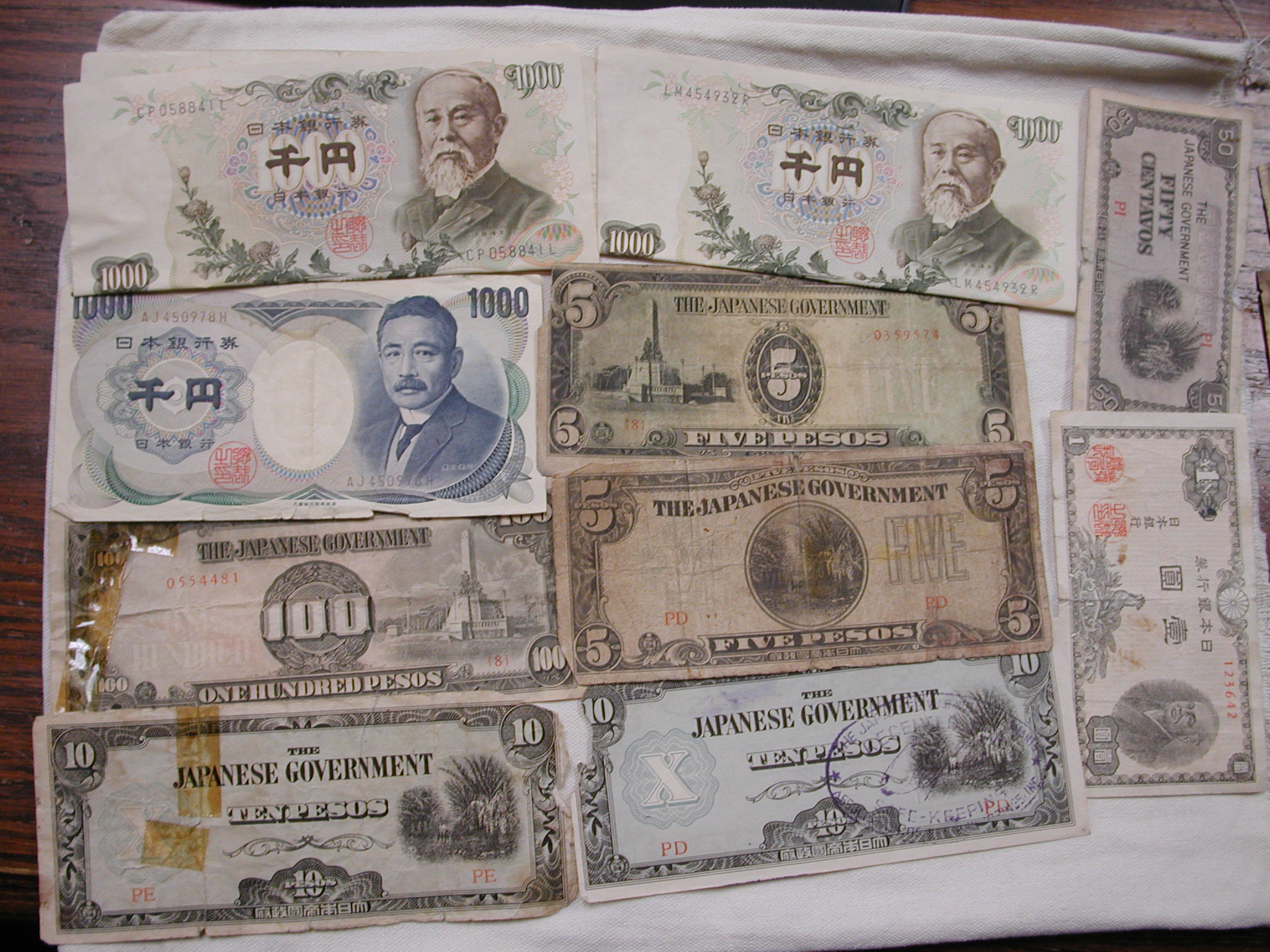 Japanese Currency WWII pesos and 1963 1000 Yen lot of 15