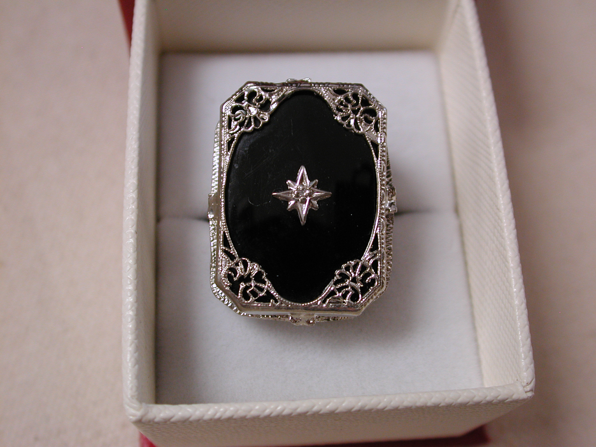 14KT Filigree Rectangle Onyx 26 x 20mm Diamond Size 7