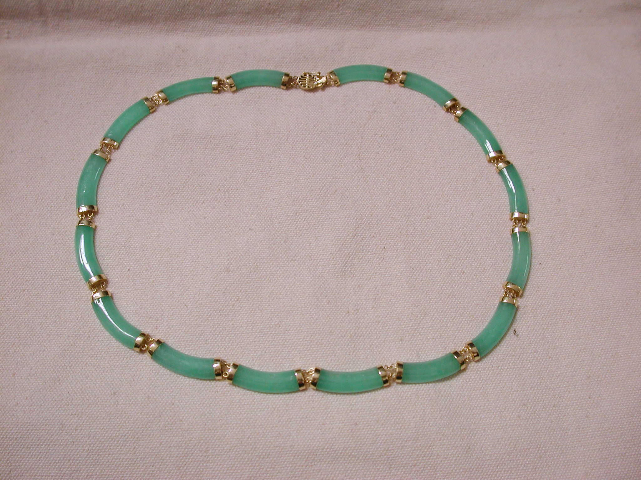 14KT Jade polished Collar 16 barrel sections total  18inches
