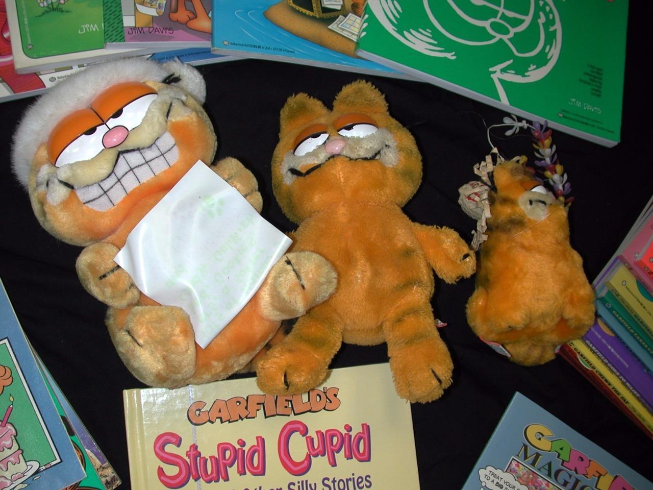 Garfield Collection 24 items from 1980s 1990s books stuffed Garfields