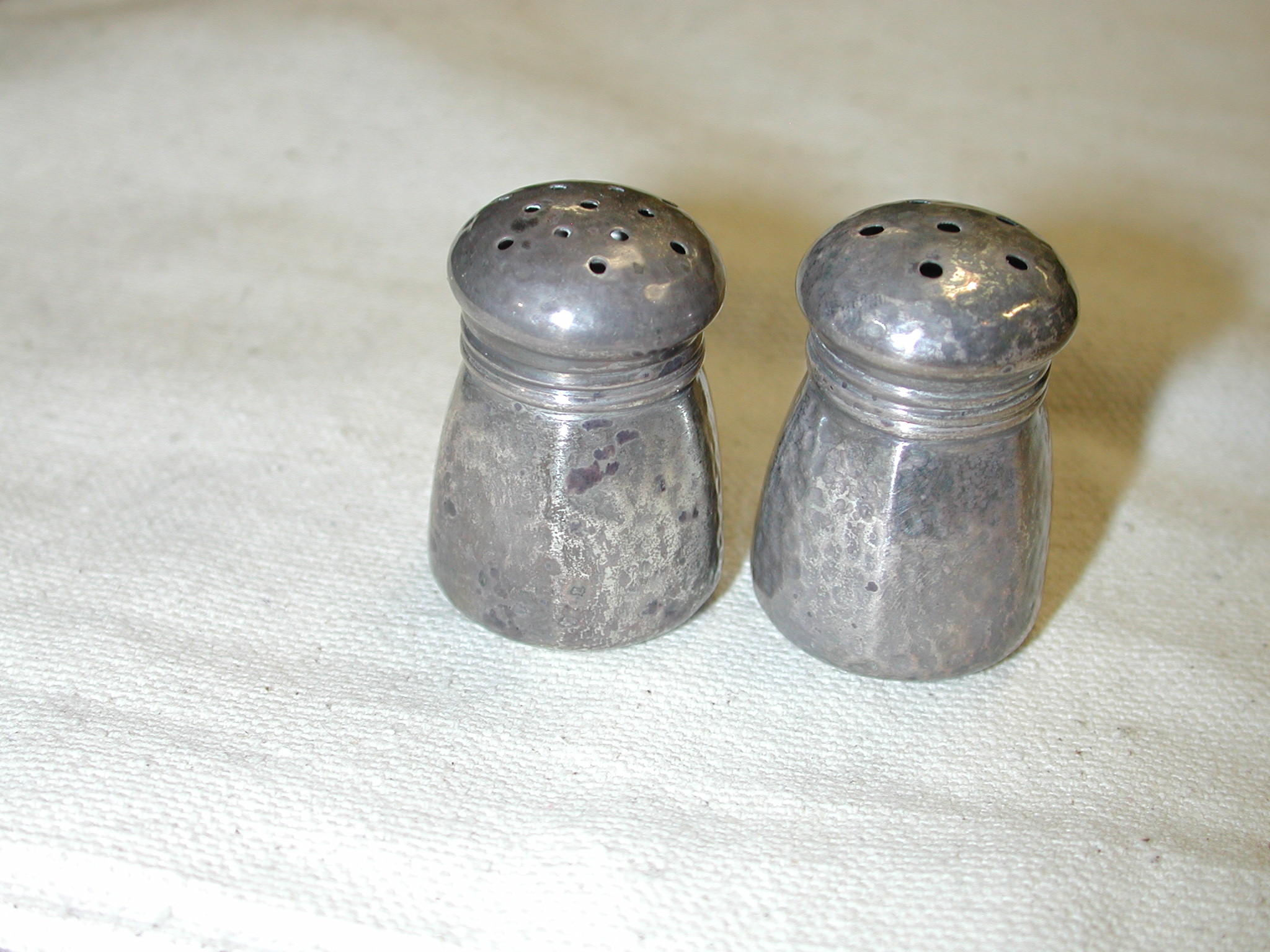 https://media.wponlinedesign.com/file/q_80/BellportJewelers/mini-sterling-silver-salt-pepper-set-of-6-1-7.jpg