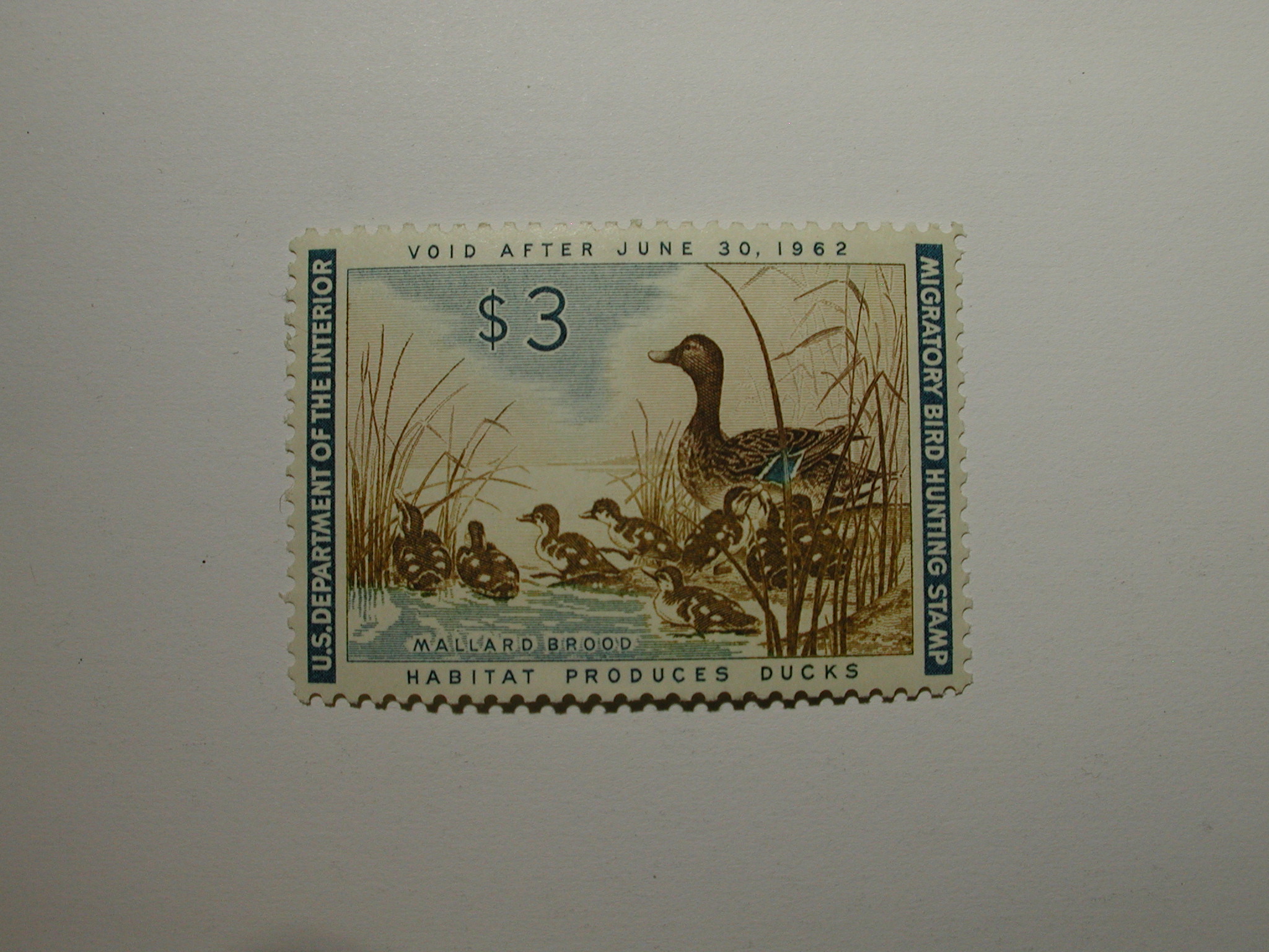 U.S. Stamp Scott #RW28 US Department of Interior $3 Habitat Produces Ducks - Mallard Brood, VLH