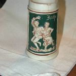 German Beer Stein Green & Ecru small 4″ lovers dancing #466/5