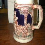 GERZ floral Navy Ecru set of 2 8 1/2″ tall Gute Waid /Jagers Freud -Muchen