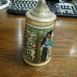 Heidelberg Schloss Castle men relaxing crossed arrows logo 6 3/4″ high with Lid