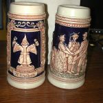 GERZ floral Navy Ecru set of 2 8 1/2″ tall Gute Waid /Jagers Freud -Muchen