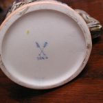 Heidelberg Schloss Castle men relaxing crossed arrows logo 6 3/4″ high with Lid