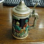 Heidelberg Schloss Castle men relaxing crossed arrows logo 6 3/4″ high with Lid