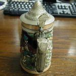 Heidelberg Schloss Castle men relaxing crossed arrows logo 6 3/4″ high with Lid