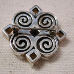 The Metropolitan Mueseum of Arts- Badge Pin -Red and Yellow Garnet