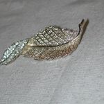 Sarah Coventry Leaf Gold Rhinestone twist Brooch Pin