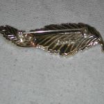 Sarah Coventry Leaf Gold Rhinestone twist Brooch Pin