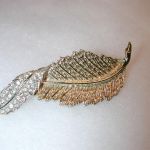 Vintage 1960s Sarah Coventry Fashion Leaf Gold Rhinestone twist Piece Brooch Pin