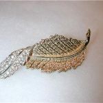 Vintage 1960s Sarah Coventry Fashion Leaf Gold Rhinestone twist Piece Brooch Pin