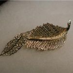 Vintage 1960s Sarah Coventry Fashion Leaf Gold Rhinestone twist Piece Brooch Pin