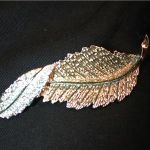 Vintage 1960s Sarah Coventry Fashion Leaf Gold Rhinestone twist Piece Brooch Pin
