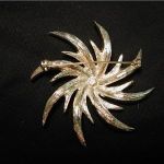 Vintage SARAH COVENTRY - Evening Comet - Brooch & Clip on Earrings Set