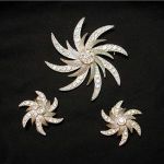 Vintage SARAH COVENTRY - Evening Comet - Brooch & Clip on Earrings Set