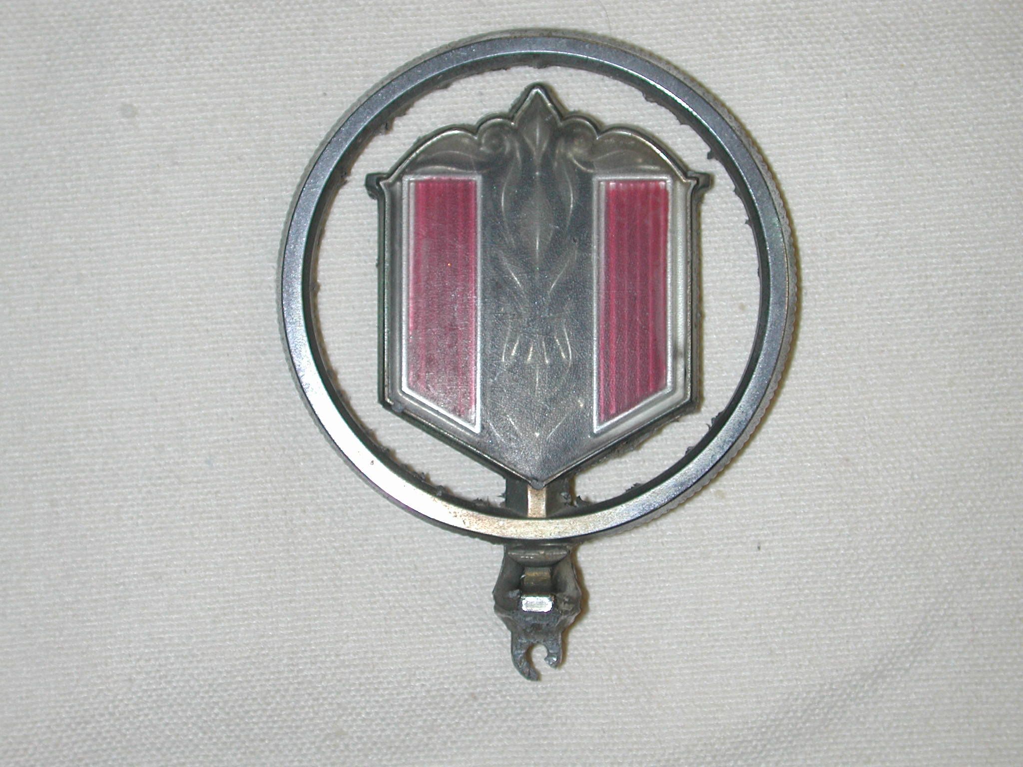 197477 Chevrolet Malibu Header Panel Hood Ornament Emblem GM 345303