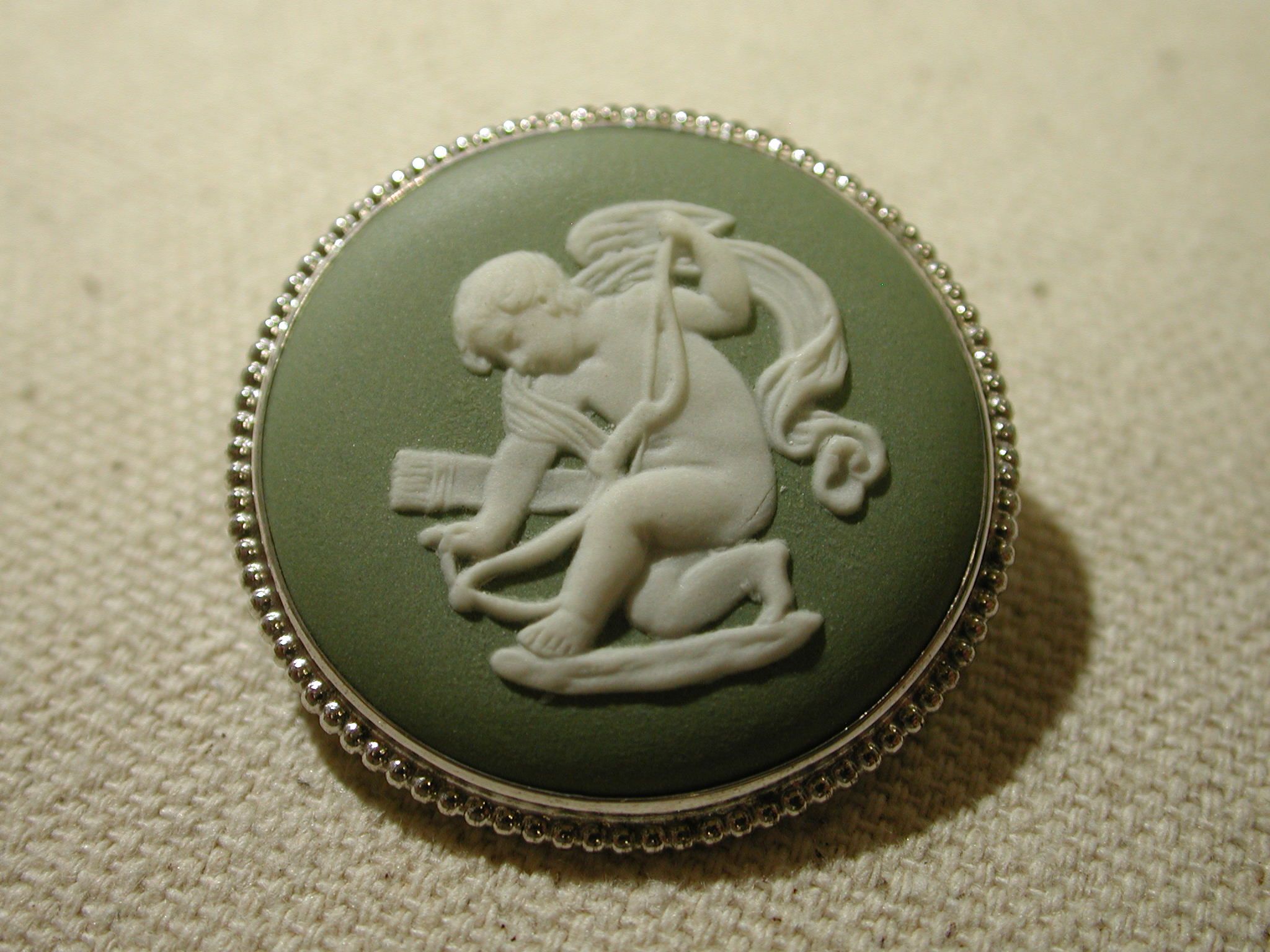 Wedgwood deals cameo pin