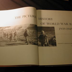 Picture History of World War II 1939-1945 Pub. Grosset & Dunlap 14inches tall