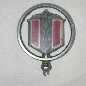 1974-77 Chevrolet Malibu Header Panel Hood Ornament Emblem - GM 345303
