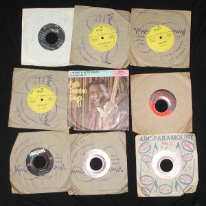 Vinyl- Fats Domino- Blues Ray Charles- Lot of 20 - 45s