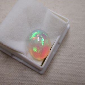 Blue Nile Opal 11.6ct 17x12mm Oval Cabochon