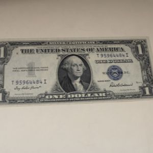 1935-F U.S One Dollar Silver Certificate Uncirculated