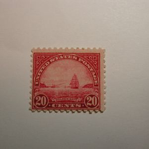 U.S. Scott#567, 20 Cent Golden Gate Bridge 1922-1925, Never Hinged