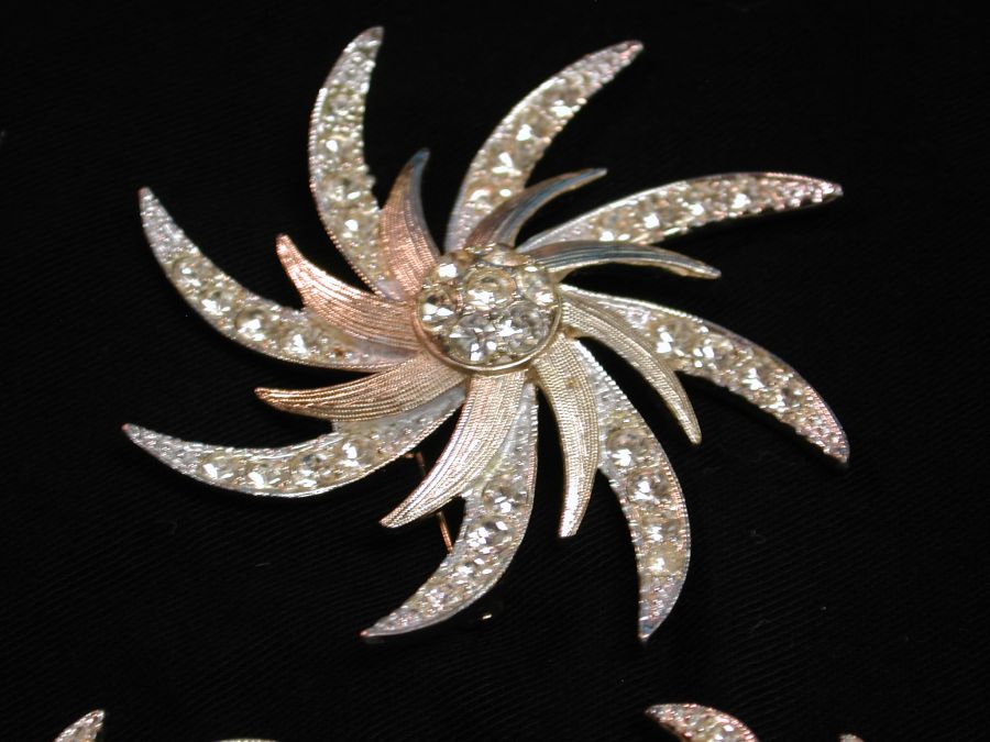 SARAH COVENTRY – Evening Comet – Brooch and Clip  Earrings Set