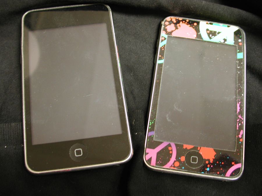 Ipod touch first generation set of 2 A1288 and box 3 | Bellport